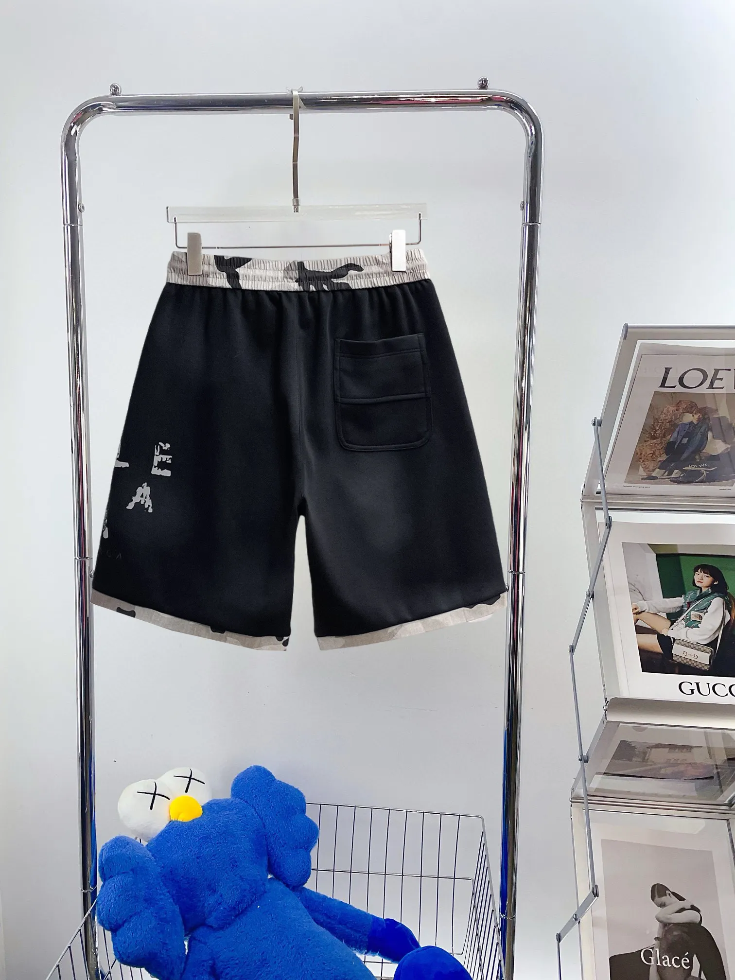 Balenciaga's three-standard complete 2026 summer New Arrival men's casual shorts, advanced custom-made Breathable fabric, Breathable fabric, extremely stretchy and comfortable, impeccable details, top-grade accessories, original logo design concept, delicate and soft feel! The upper body fit is awesome! Size: M-XXXL Please state your height and weight when ordering